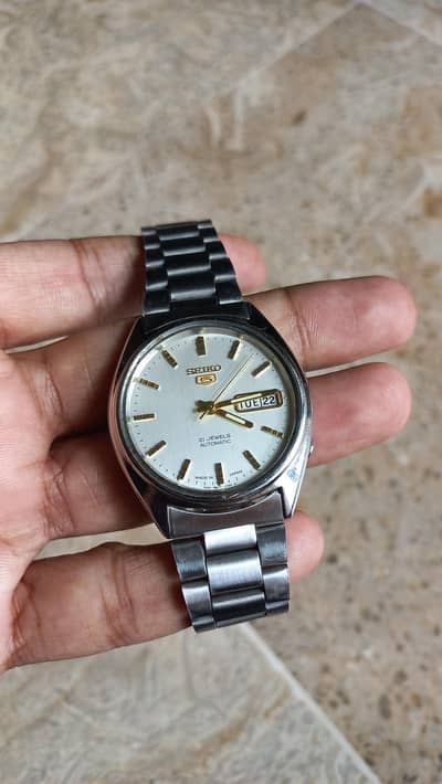 Seiko 5 original used White and golden dial day and date working