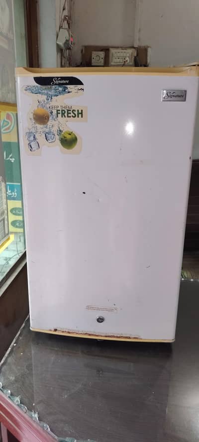 Room refrigerator model SRF-WB50-W
