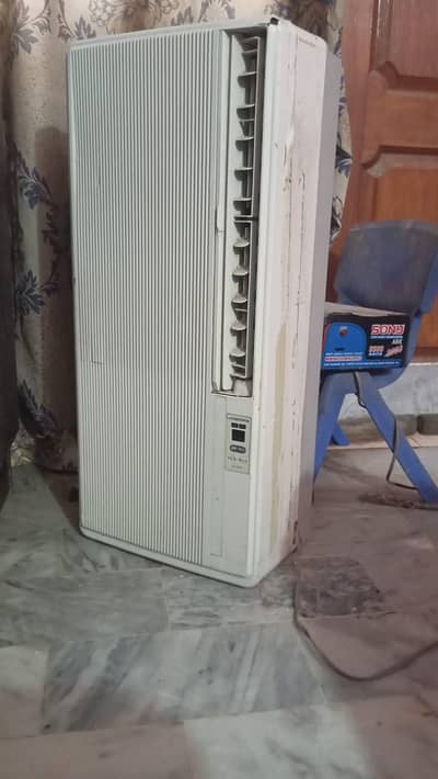 Corona 0.75 ton Window Ac In excellent condition