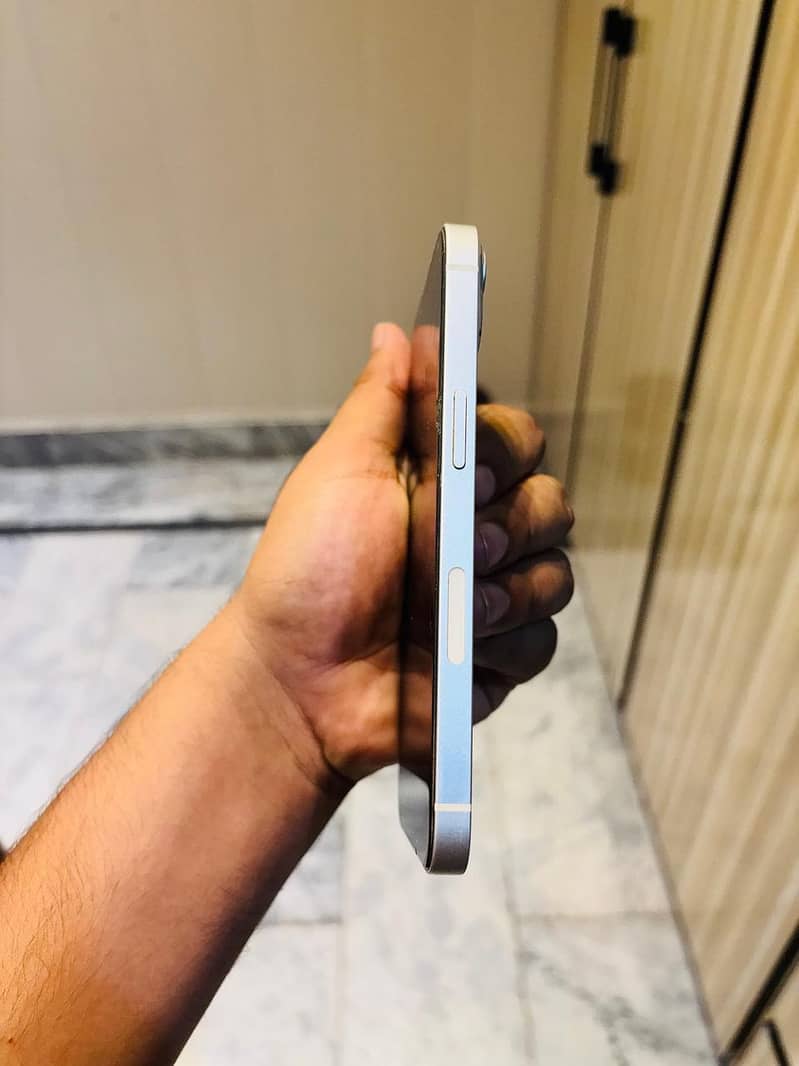 Apple iPhone 13 2
