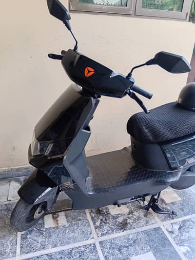 Yadea Ruibin 2025 Electric Scooter for Sale – Registered