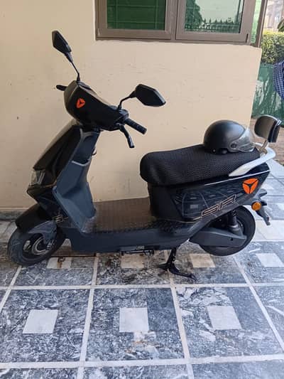Yadea Ruibin 2025 Electric Scooter for Sale – Registered