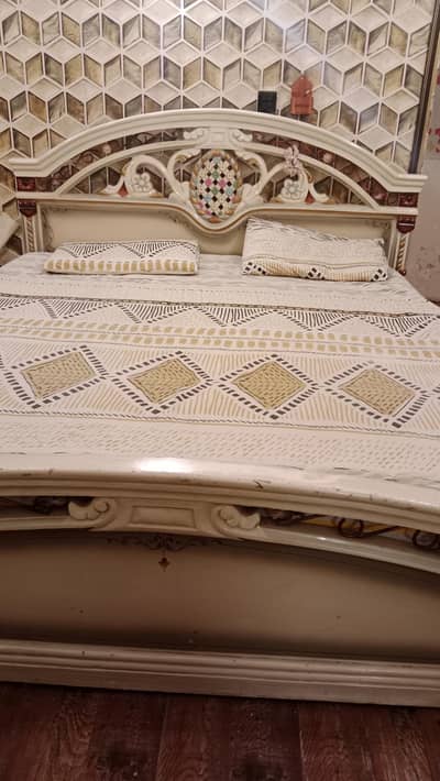 king size bed n dressing
