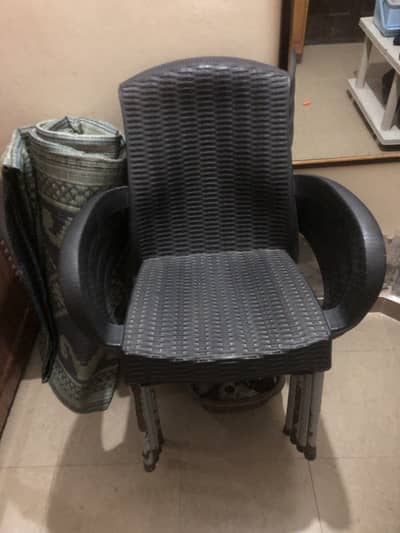 Chairs 4 all okk condition 10 by 9