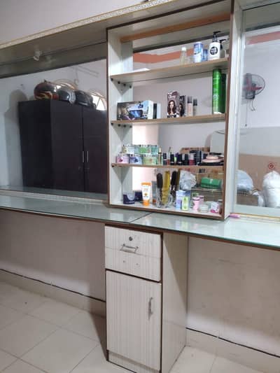 Mirror for parlour in best condition