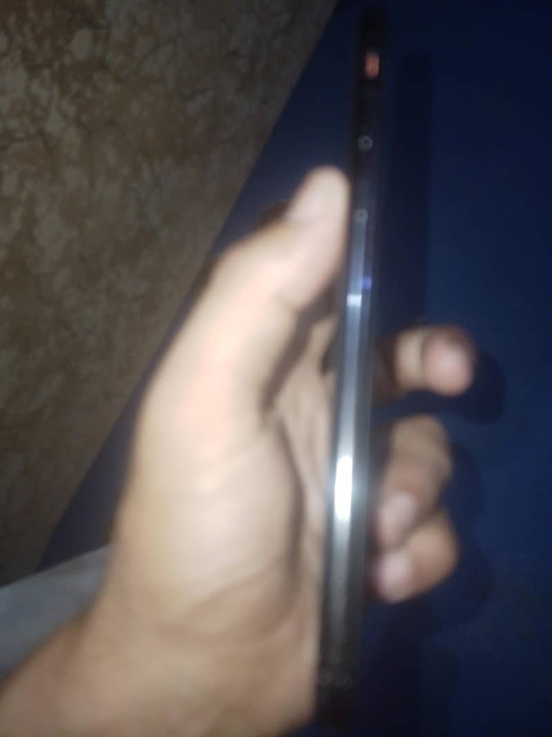 Apple iPhone XS Max 3