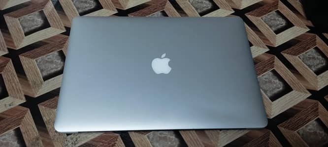 MacBook Pro Late 2015, 15 inch, i7, Ram 16gb, SSD 256gb