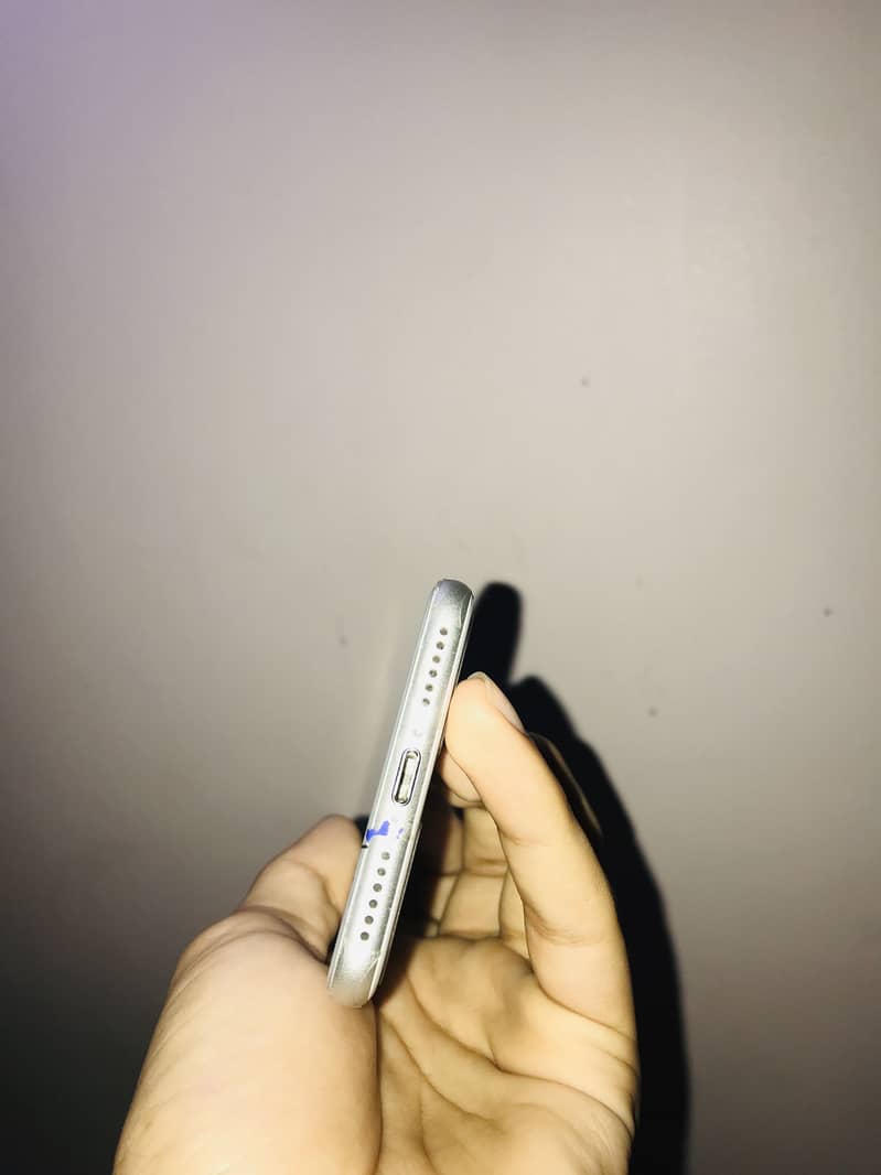 Apple iPhone 8 3