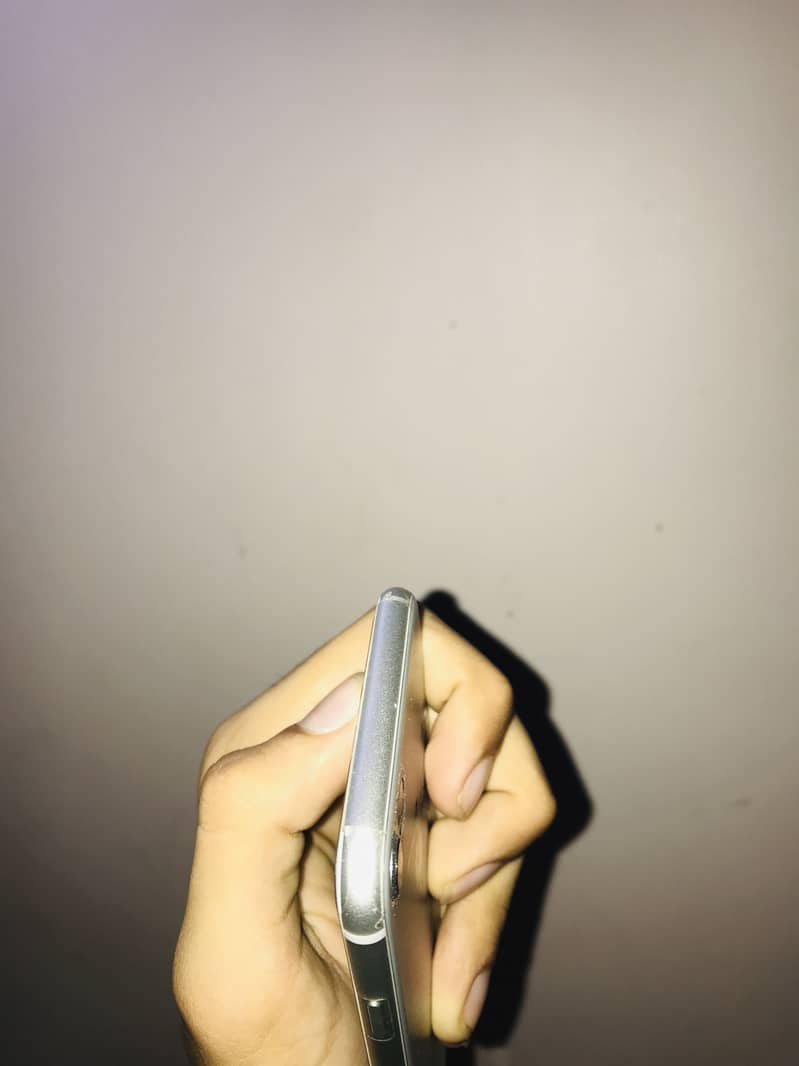 Apple iPhone 8 5