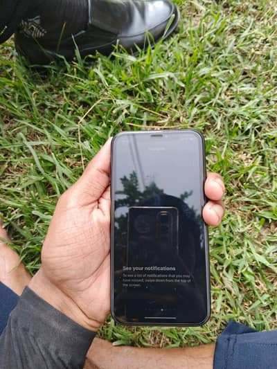 Apple iPhone XR condition 10 by 8 good camera and gaming phone