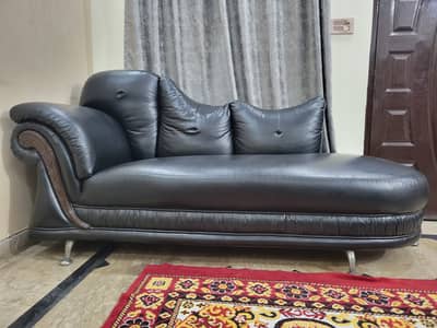 Sofa Set along with Table
