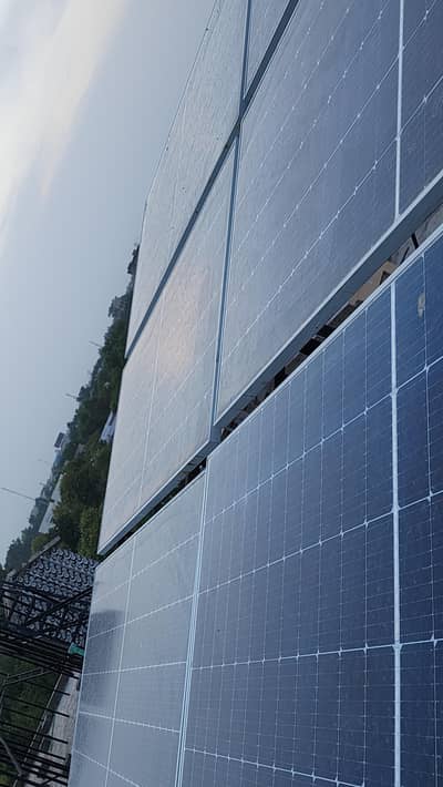 6 solar panels of 525 watts for sale.