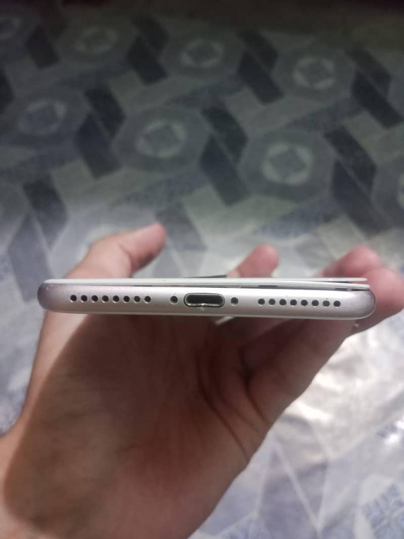 Apple iPhone 7 Plus 2