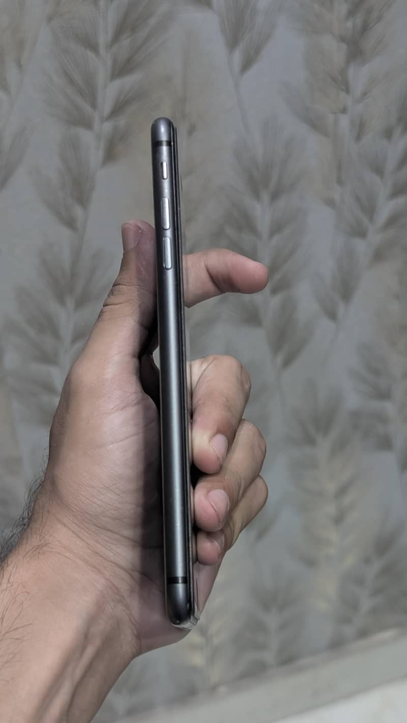Apple iPhone 8 5