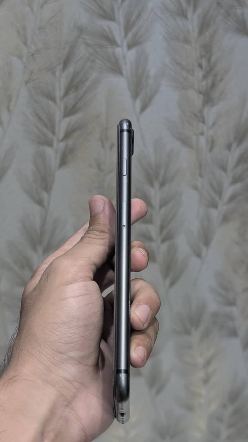 Apple iPhone 8 6