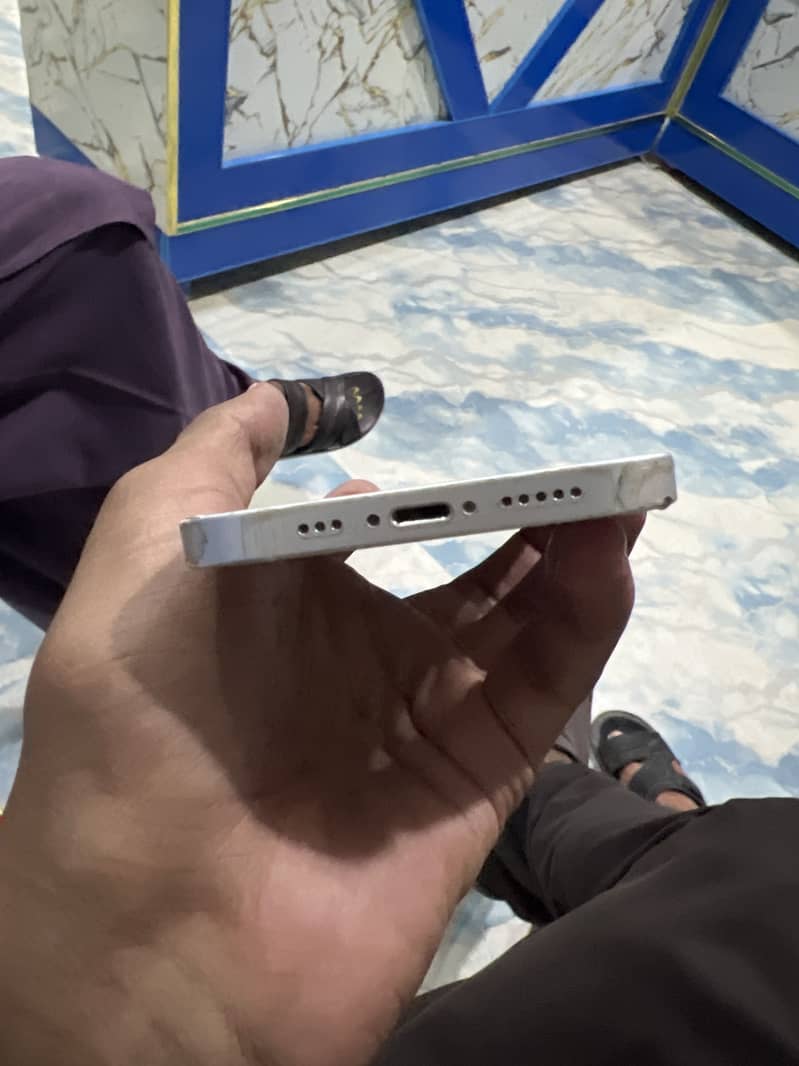 Apple iPhone 12 3