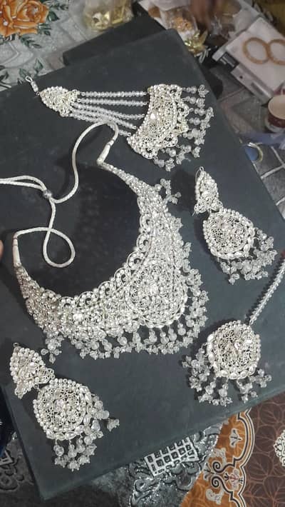 walliam bridal maxi with jewellery with clutch