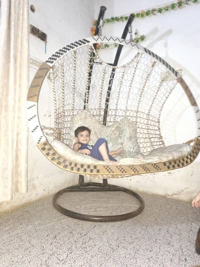 I'm selling my swing jhola comfortable contact number 03168944980
