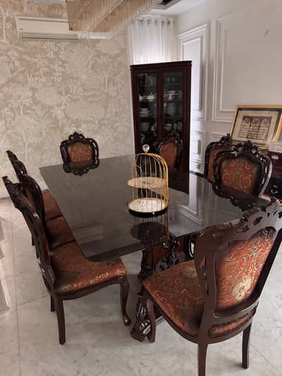 Very nice elegant high gloss freshly glossed dining table solid wood