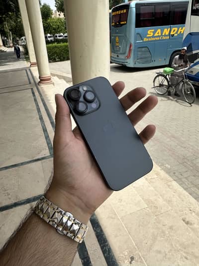 Apple iPhone 16 Pro