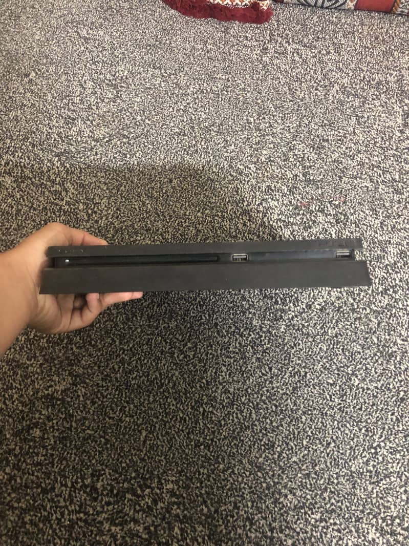 Ps4 slim 1