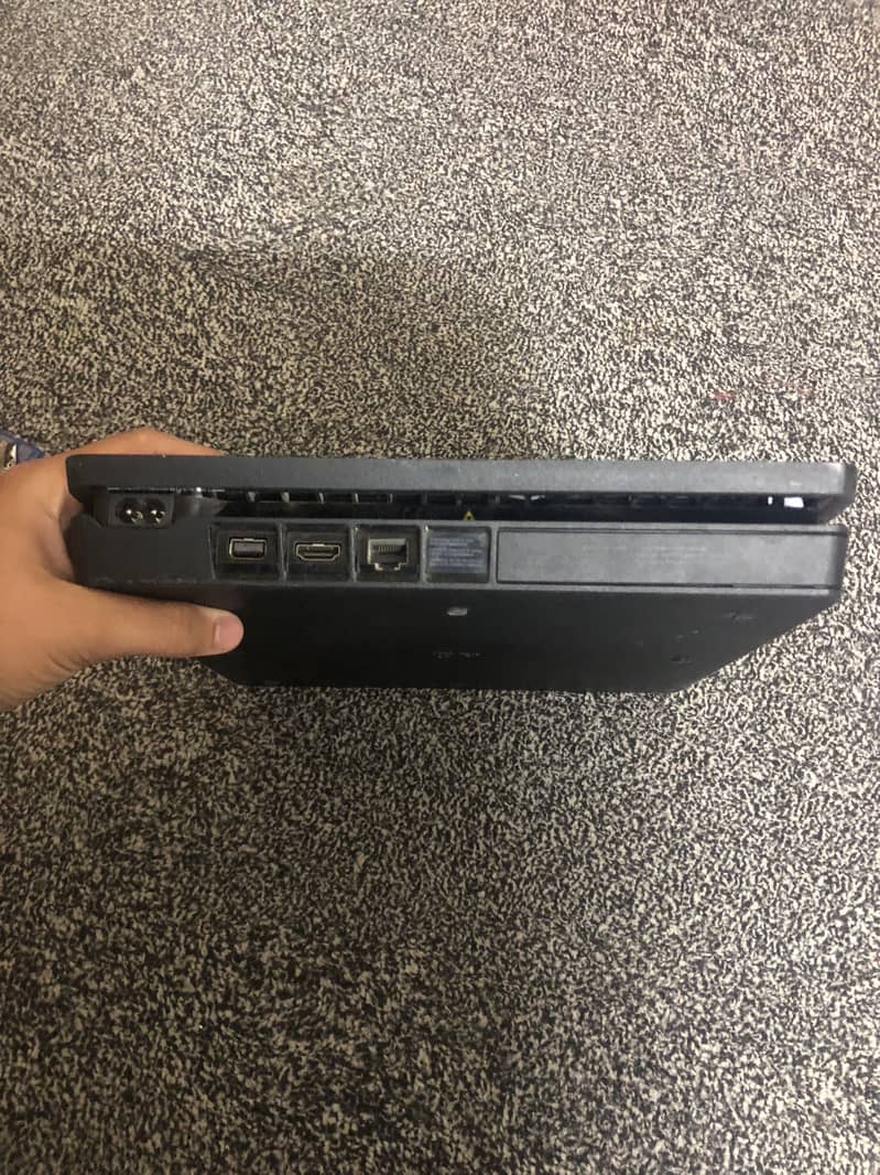 Ps4 slim 2