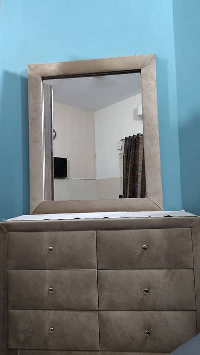 Dressing table with drawers
