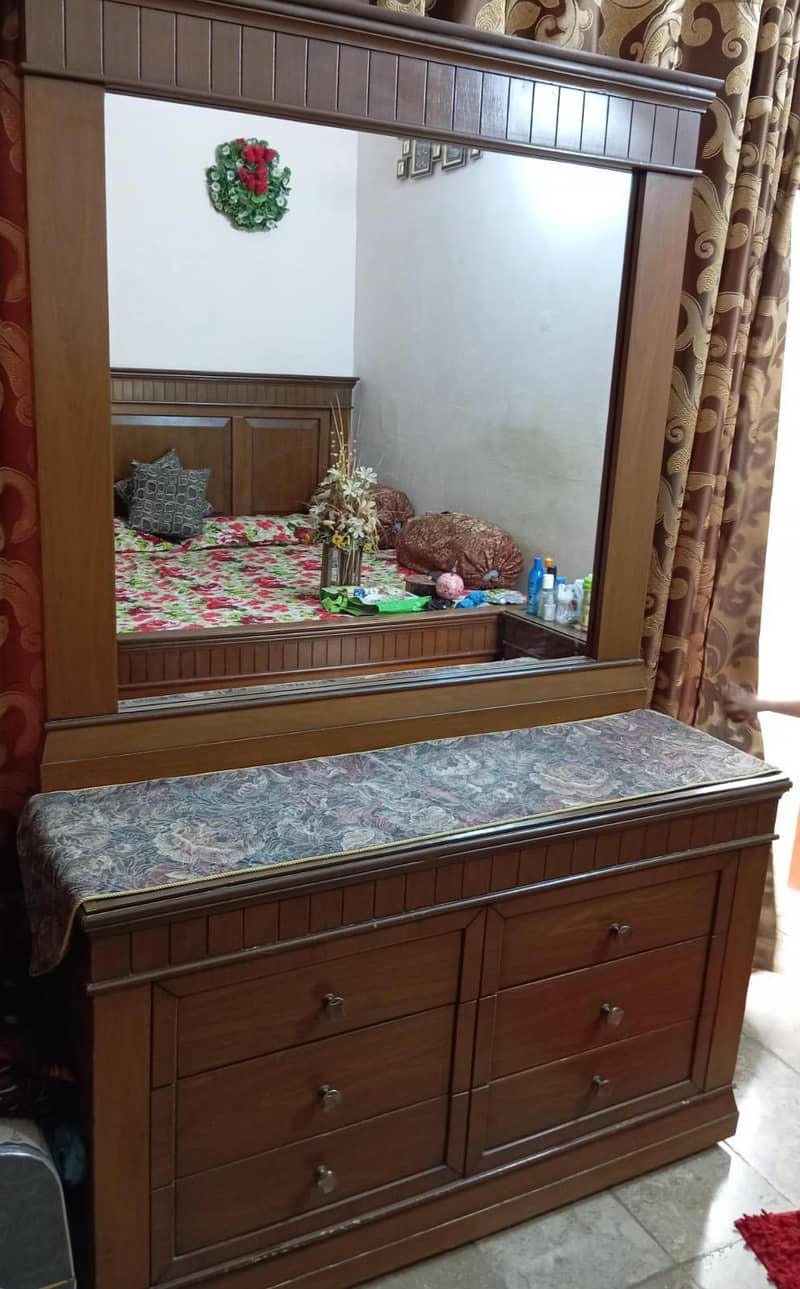 dressing with table 0