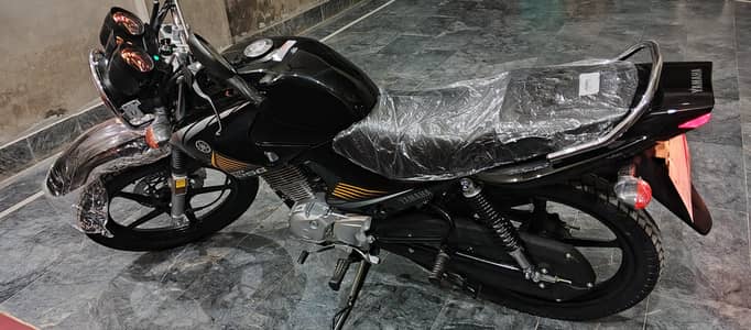 YAMAHA YBR G 2025 BLACK