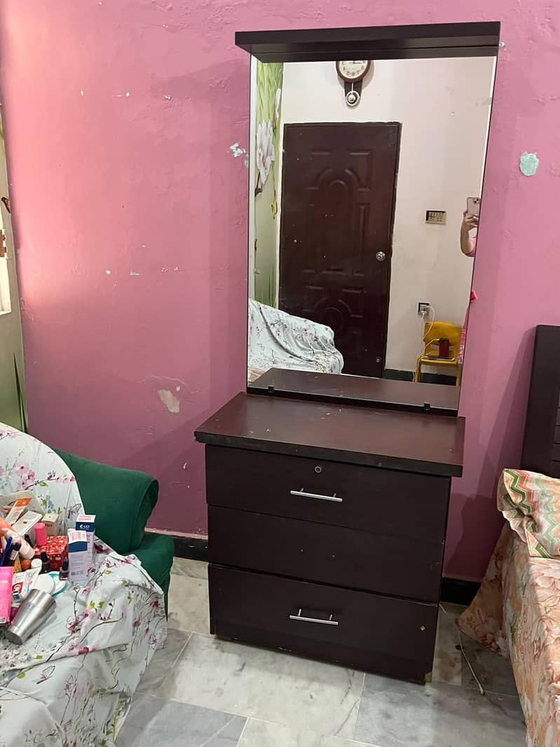 computer trolley with computer and dressing table 3