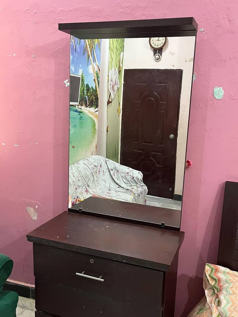 computer trolley with computer and dressing table 4