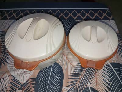 Medium and small Hotpot in good condition no damage