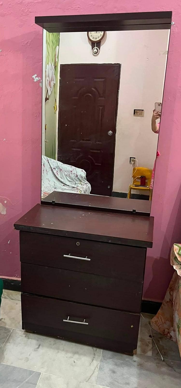 computer trolley with computer and dressing table 6