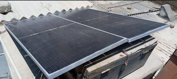 solar Panel and Controlar 1