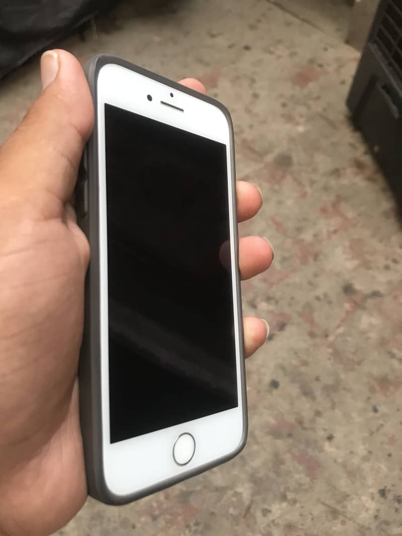 Apple iPhone 7 1