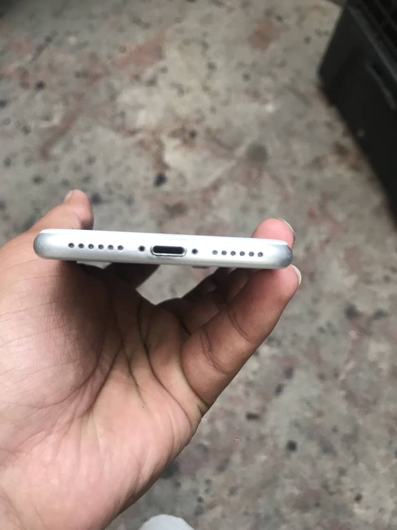Apple iPhone 7 3
