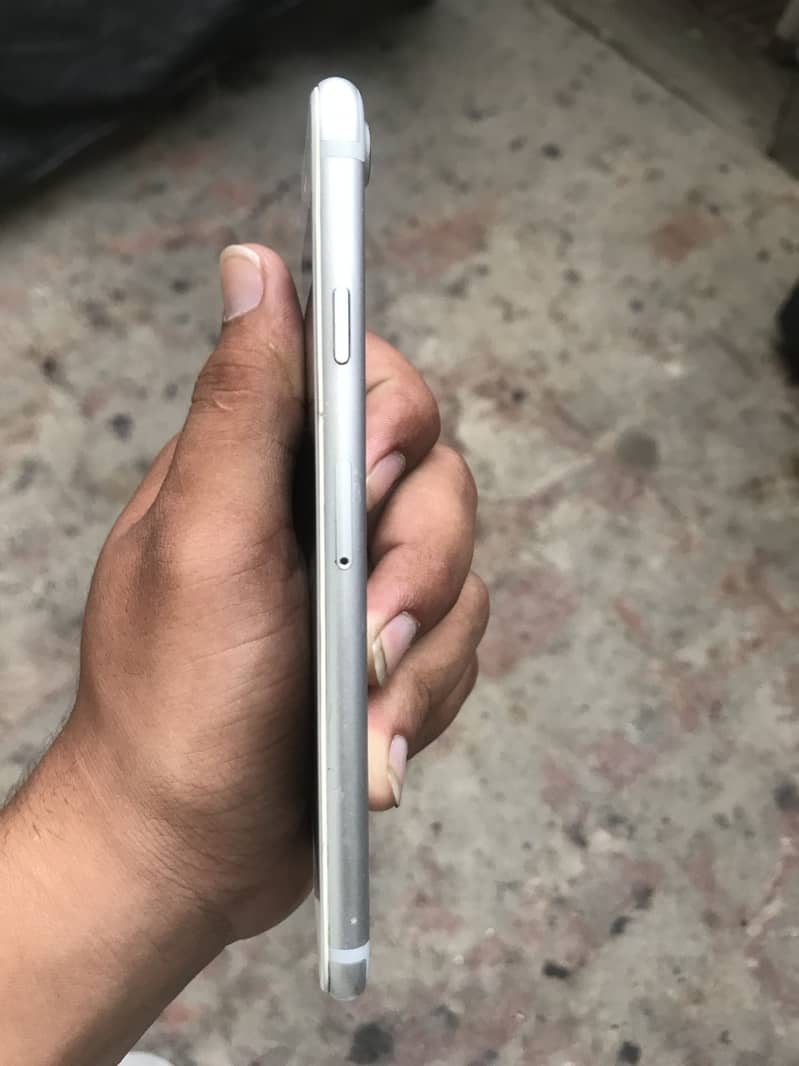 Apple iPhone 7 4