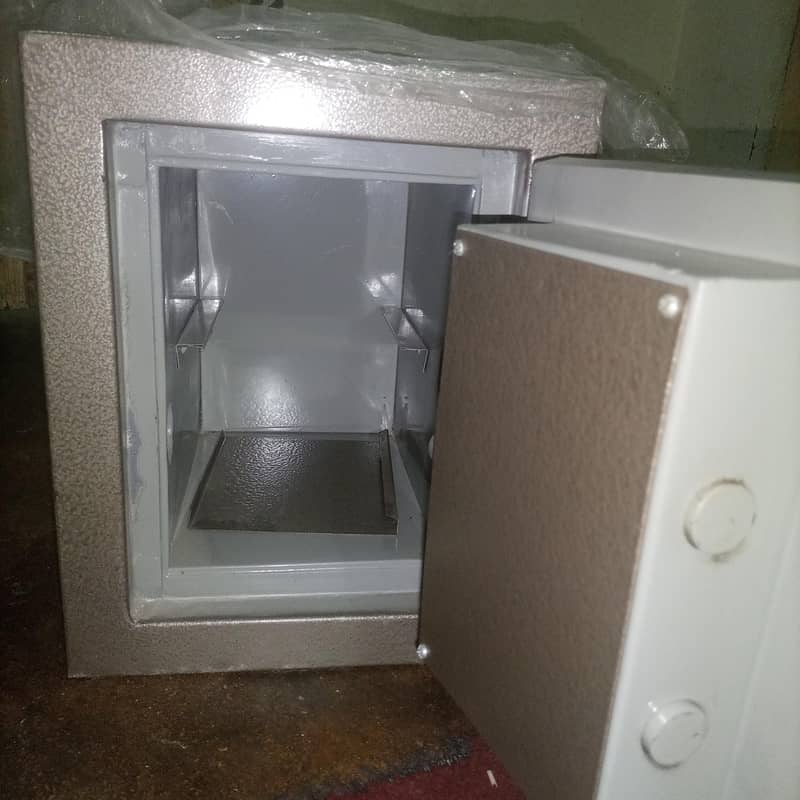 Locker 2
