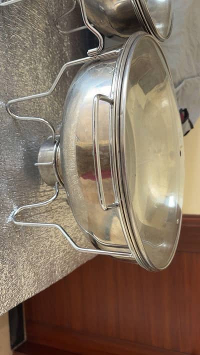 Dish with burner