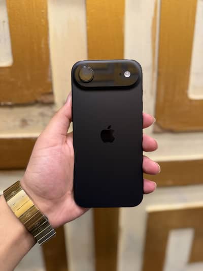 iPhone Air 256gb Non PTA 4 Months Sim Time 10/9 Condition Factory 100%