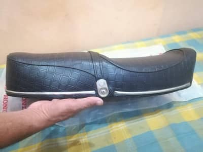Honda cd 200 seat