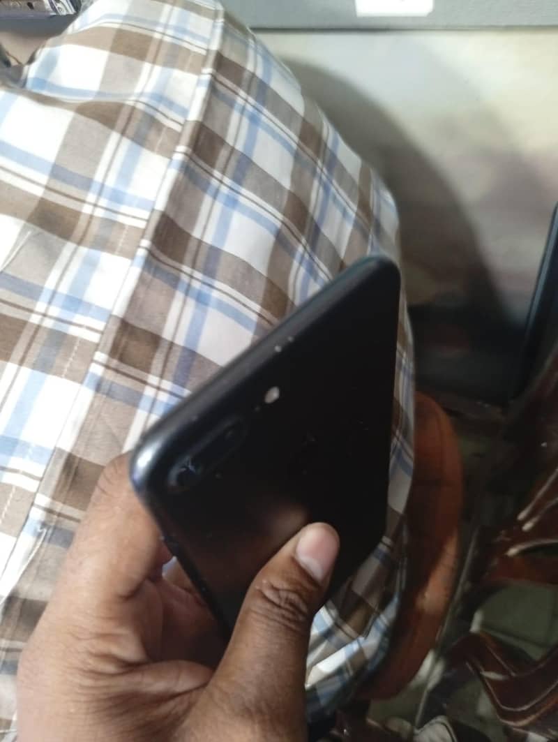 Apple iPhone 7 Plus 6