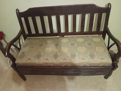 2 seater sofa in good condition no damage