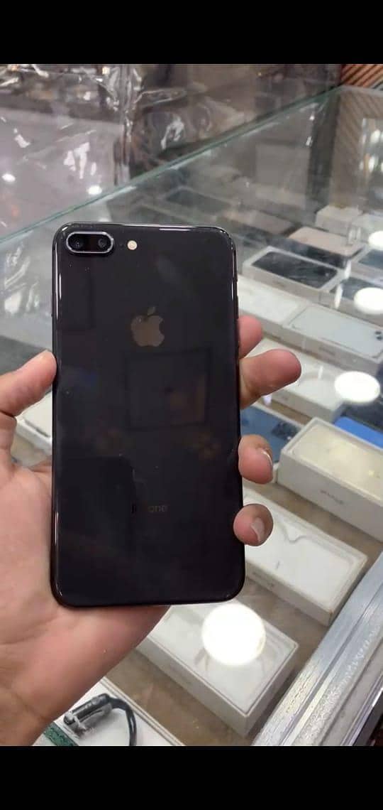 Apple iPhone 8 Plus 1