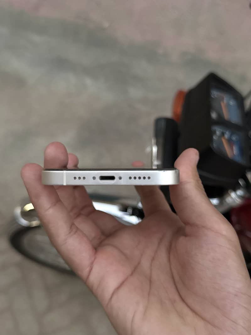 Apple iPhone 12 3
