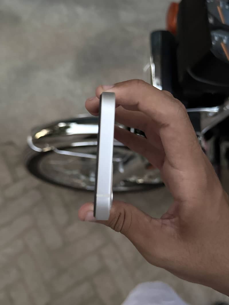 Apple iPhone 12 4