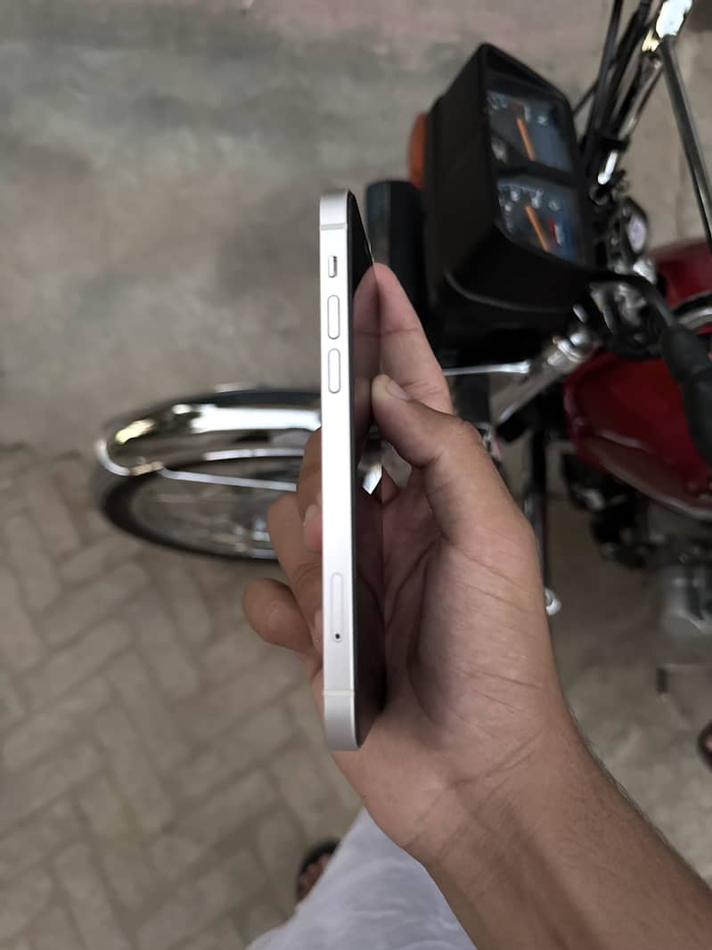 Apple iPhone 12 5
