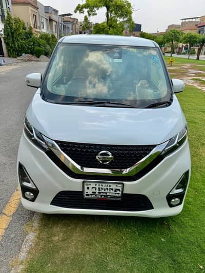 Nissan DayZ highway star hybrid full option