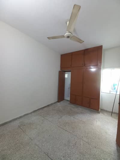 G11PHA FLAT 2ND FLOOR FOR RENT PRIME LOCTION