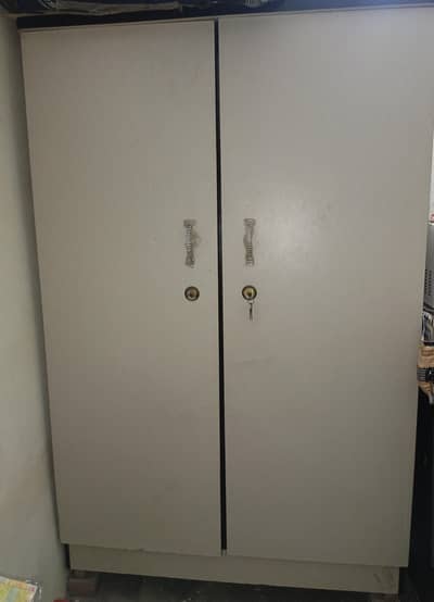 Double door wooden almirah